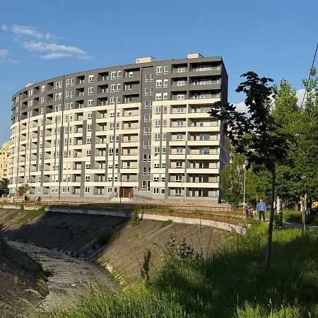 New Building Stupine G Location アパート トゥズラ